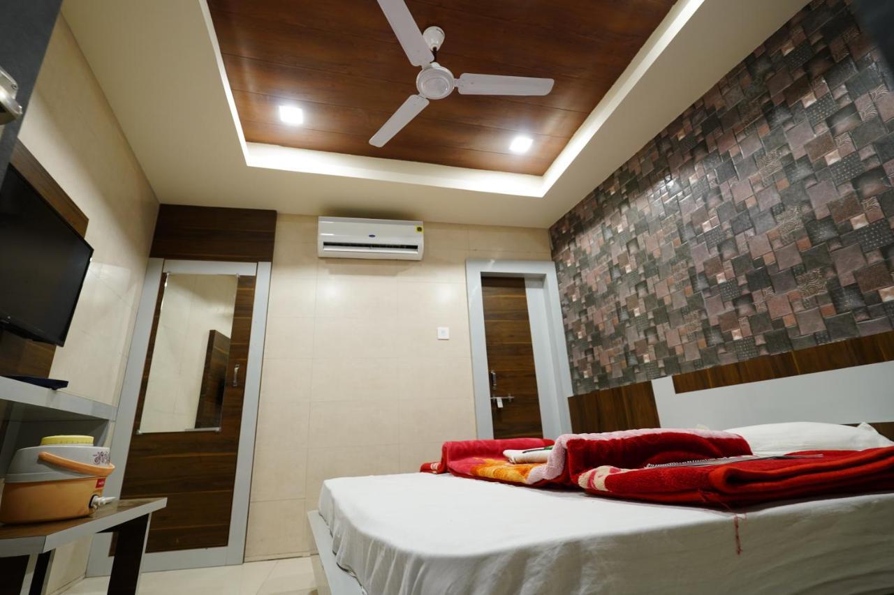 Hotel New Sundaram 150 Mtrs From Dargah Ajmer Buitenkant foto