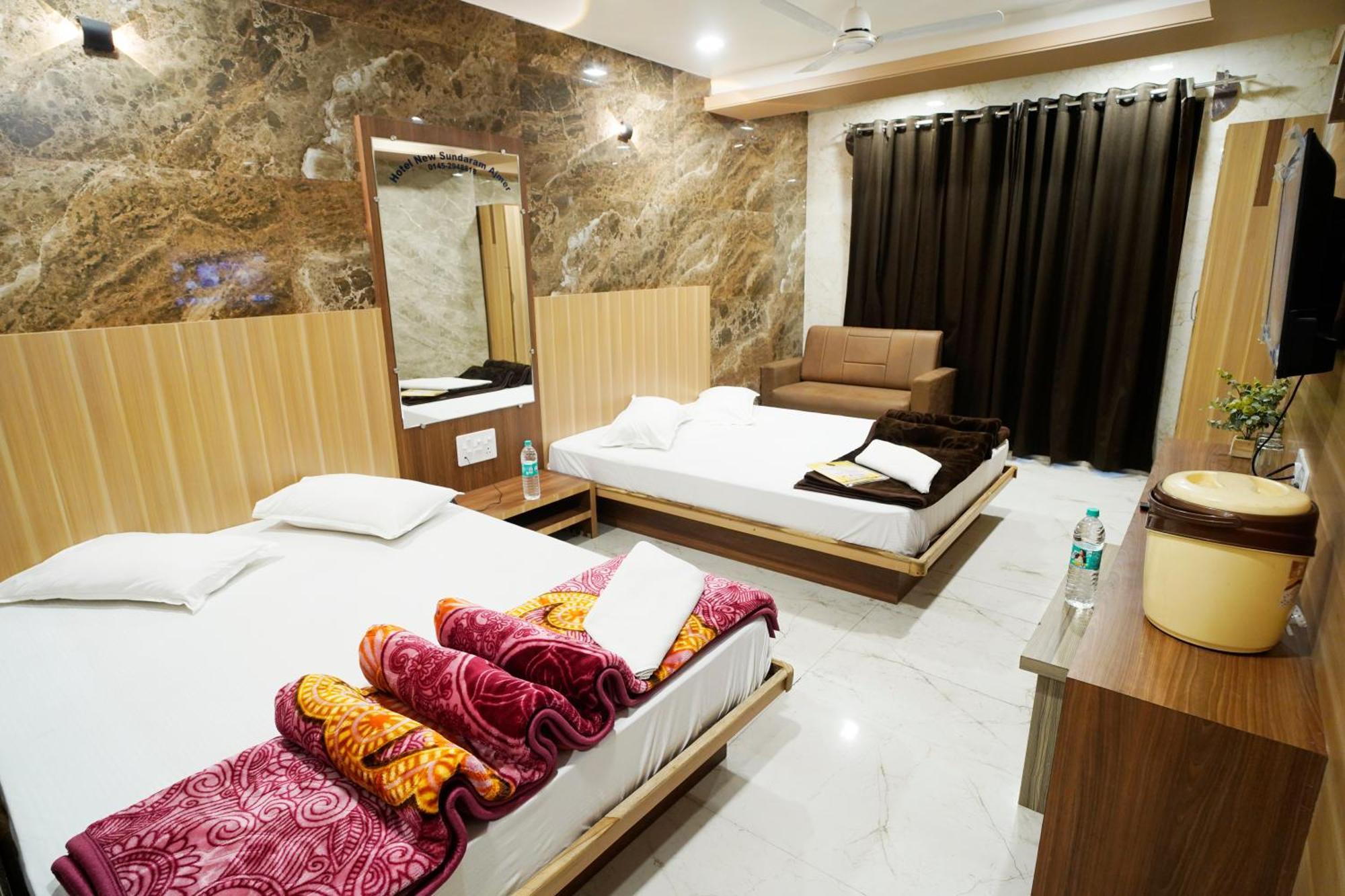Hotel New Sundaram 150 Mtrs From Dargah Ajmer Buitenkant foto