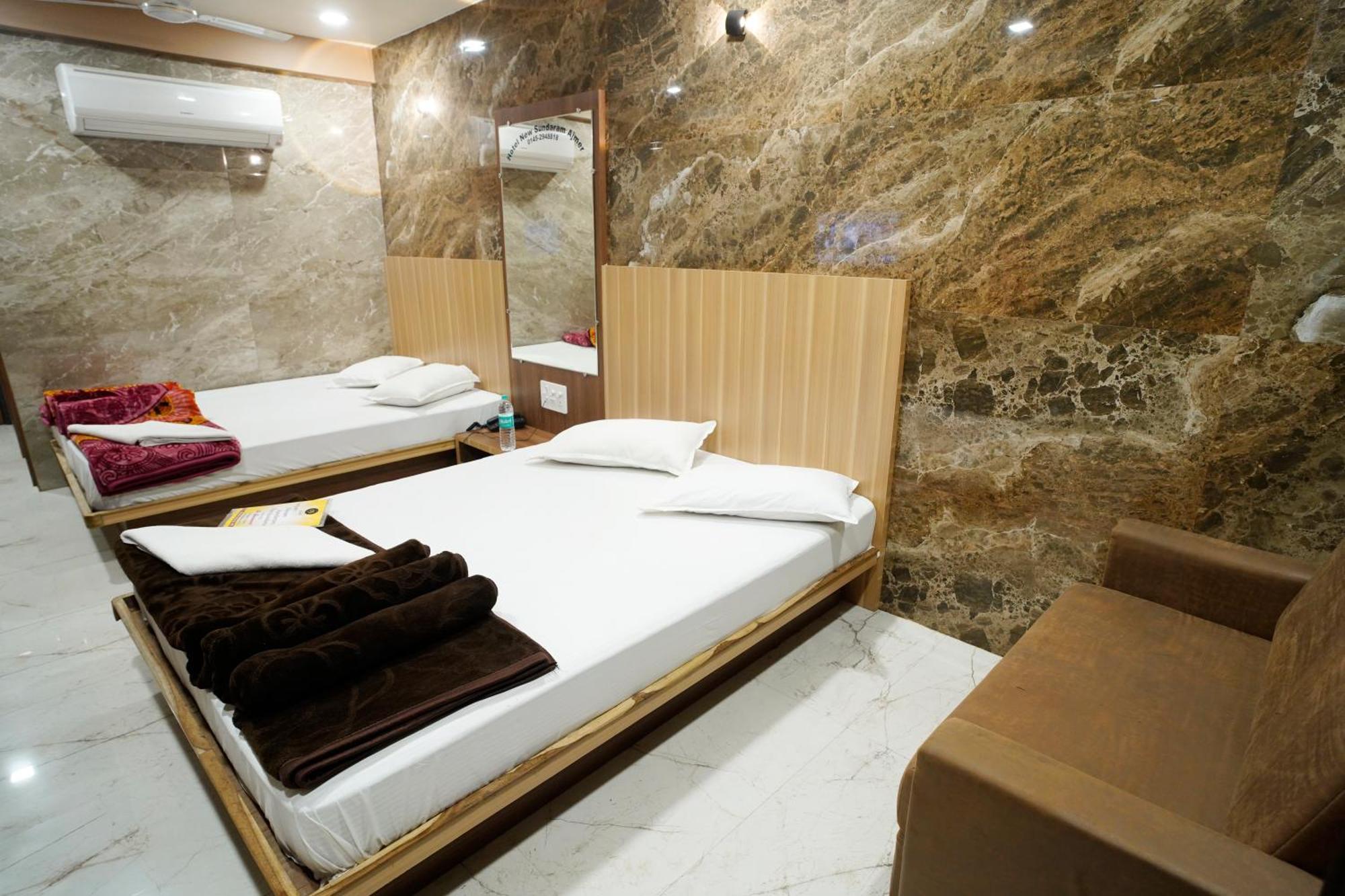 Hotel New Sundaram 150 Mtrs From Dargah Ajmer Buitenkant foto