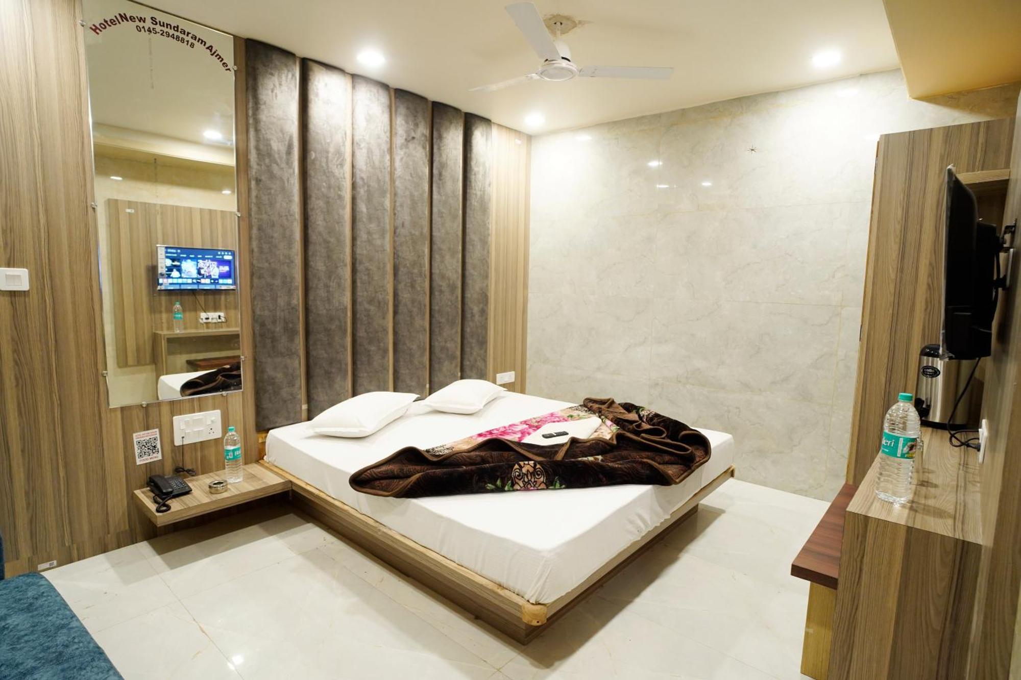 Hotel New Sundaram 150 Mtrs From Dargah Ajmer Buitenkant foto